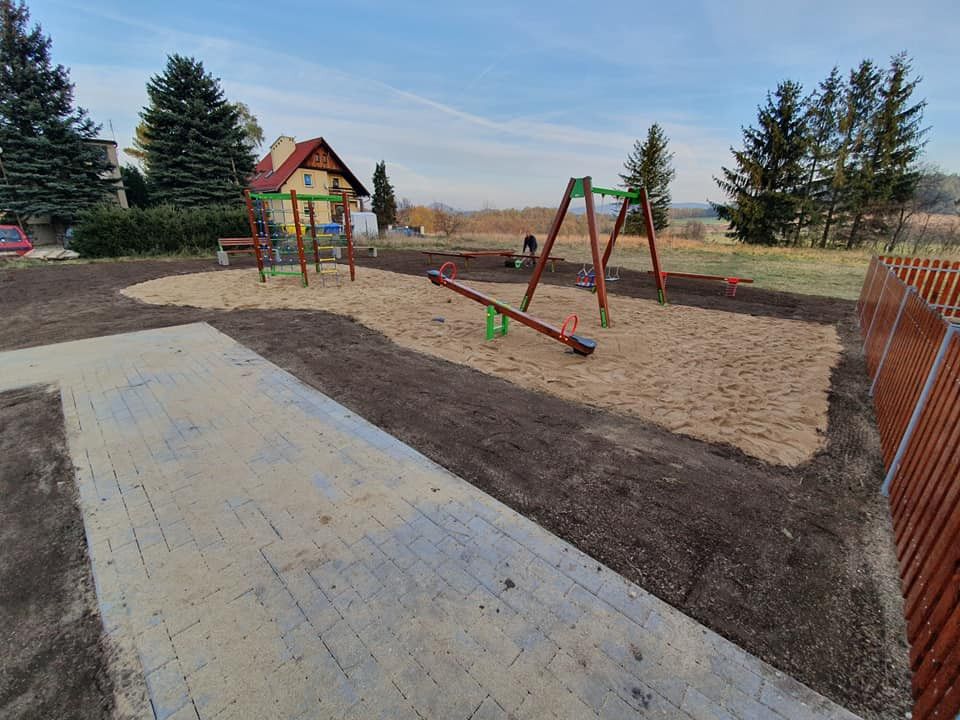Mysłakowice: Plac zabaw gotowy
