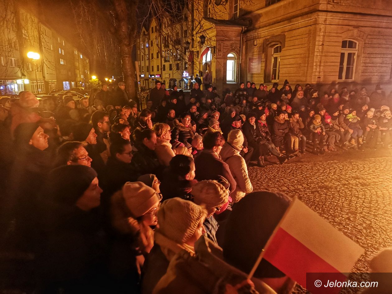 Jelenia Góra: Patriotycznie przy ognisku