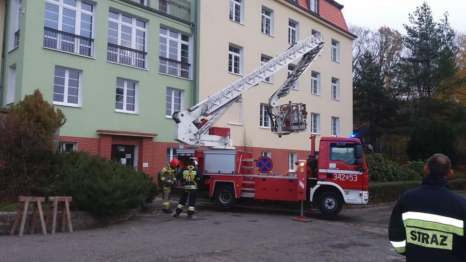 Janowice Wielkie: Uszkodzony dach szpitala