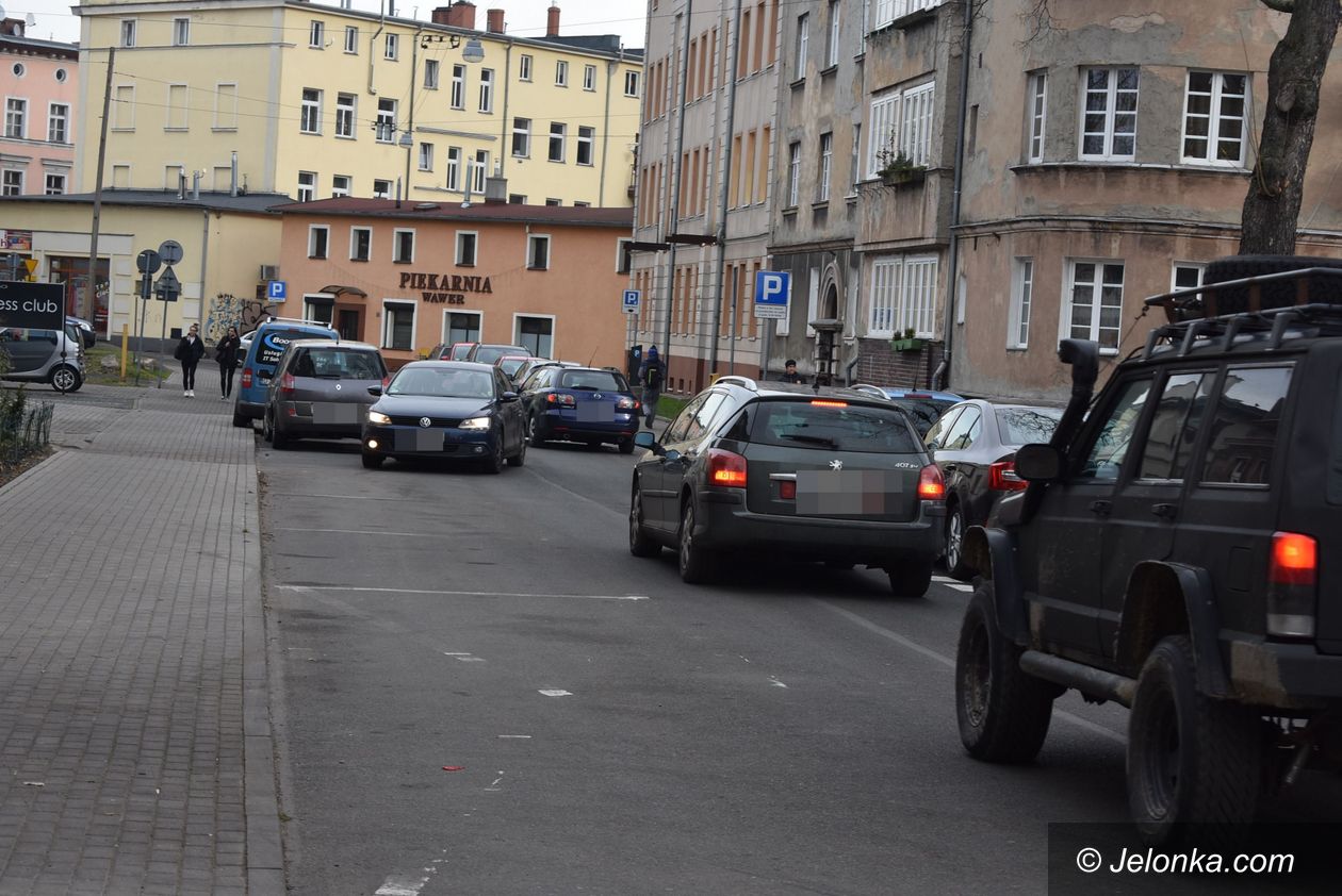 Jelenia Góra: Za ciasno na Okrzei
