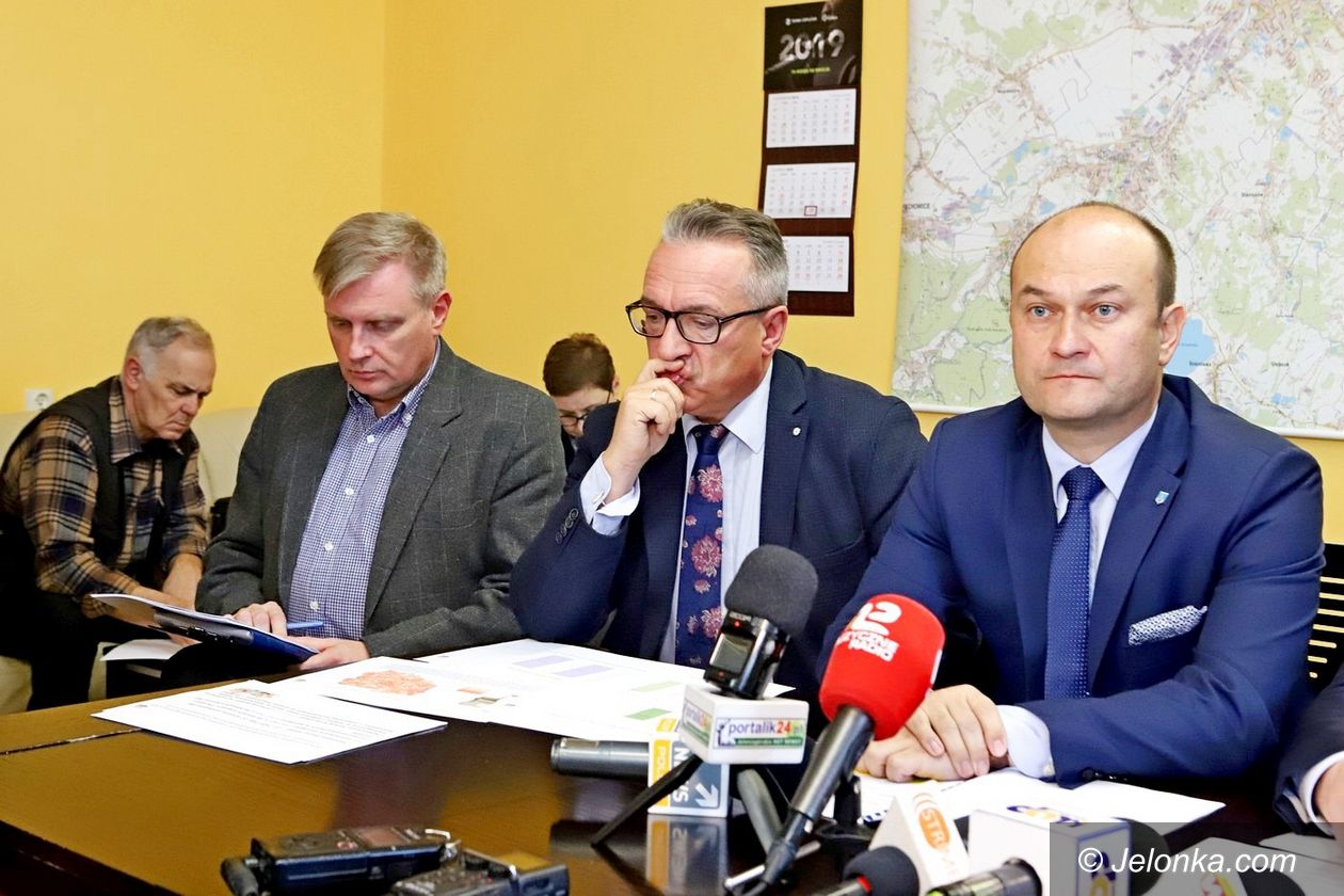 Jelenia Góra: "Samorządy pod ścianą"