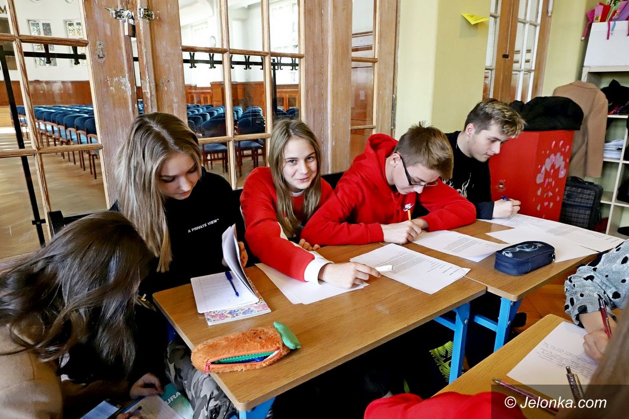 Jelenia Góra: Uczniowie piszą listy...
