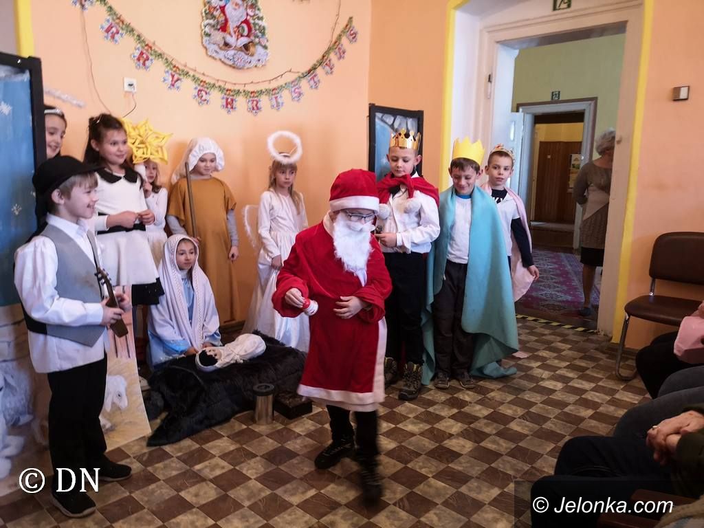 Jelenia Góra: Uczniowie z SP 7 z jasełkami u seniorów