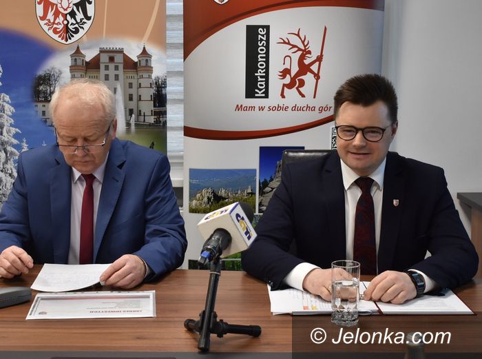 Powiat: Pracowite miesiące Zarządu Powiatu