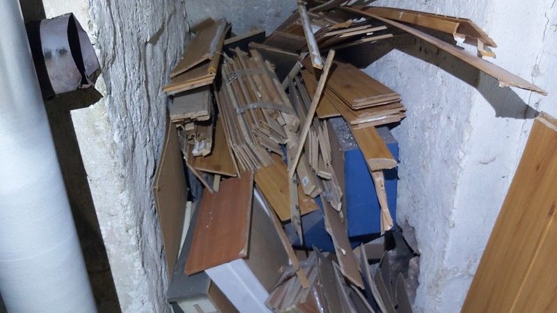 Jelenia Góra: Spalał części mebli