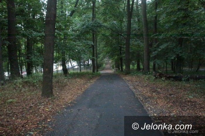 Jelenia Góra: Nietrzeźwi rodzice opiekowali się dziećmi