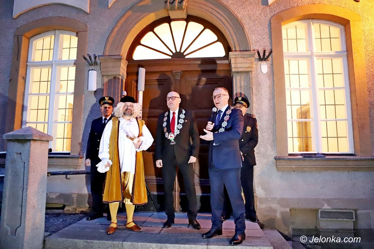 Jelenia Góra: Nowy jelonek i zwiedzanie Ratusza