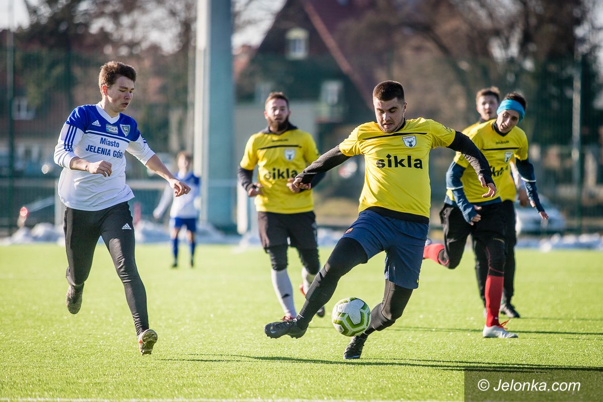 Jelenia Góra: 12 goli w miejskich derbach