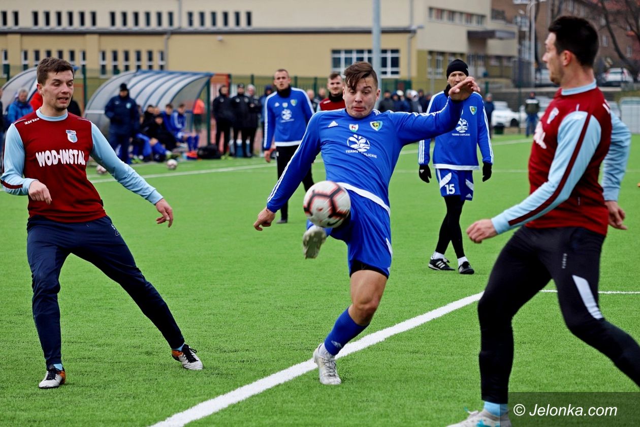 Jelenia Góra: W końcu na zero z tyłu