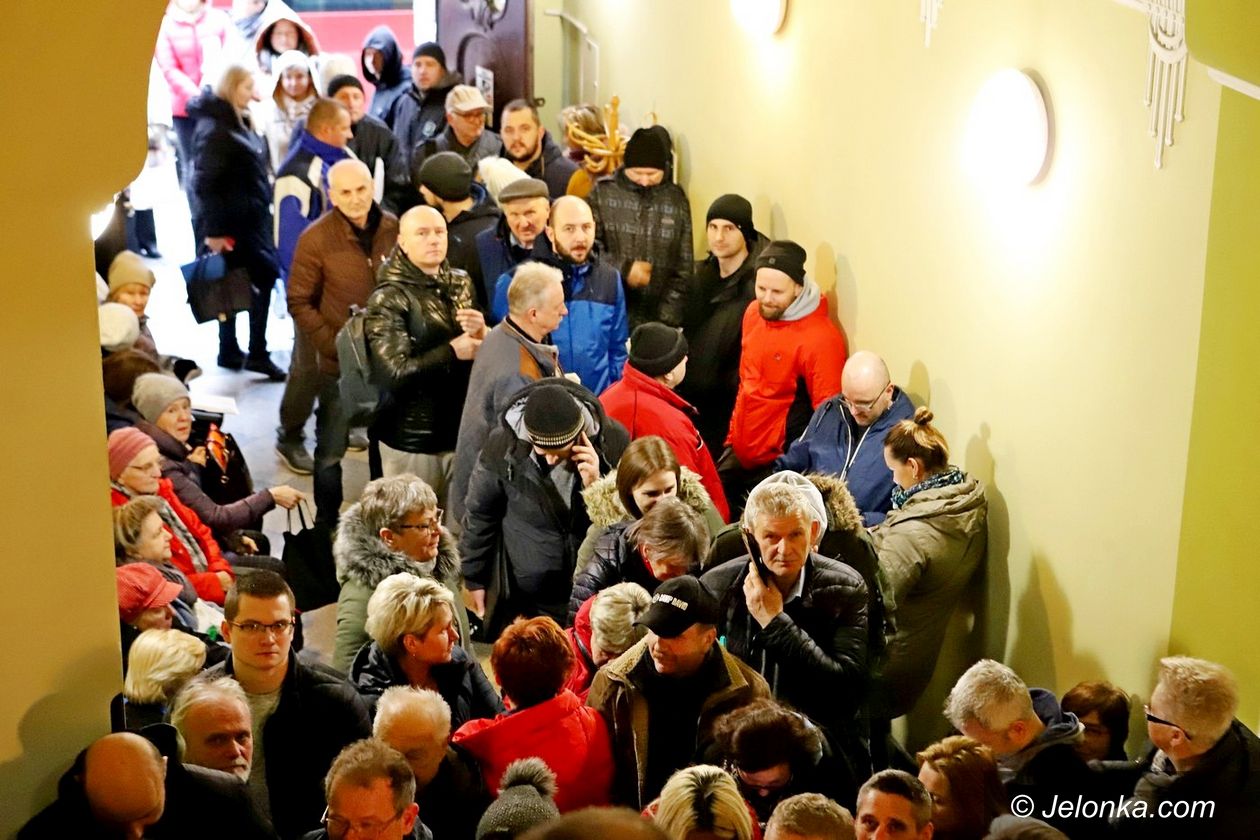 Jelenia Góra: Wytrwali składają wnioski