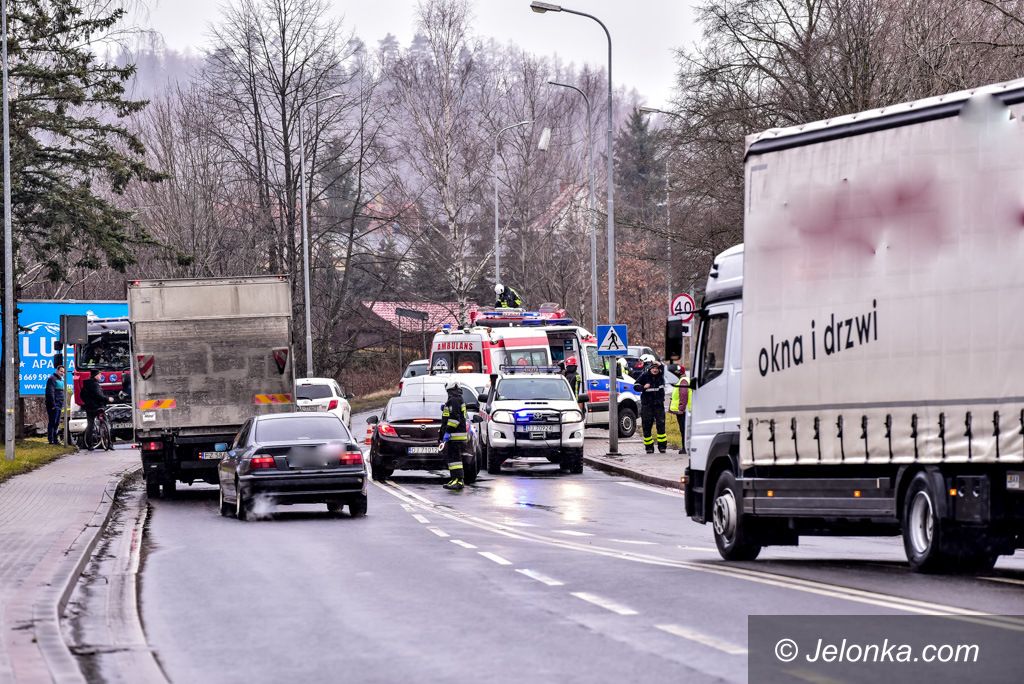 Jelenia Góra: Wjechał w latarnię