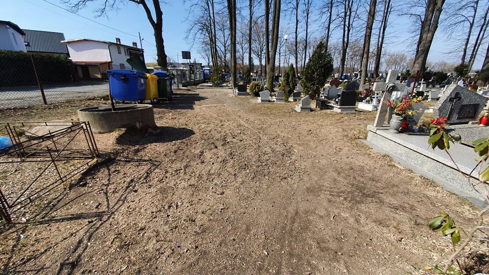 Mysłakowice: Porządki przy cmentarzach
