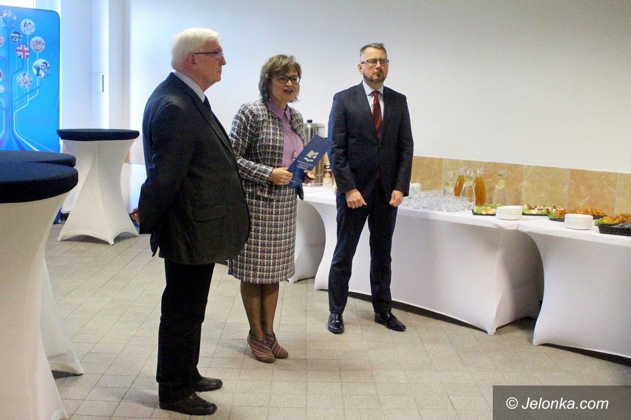 Jelenia Góra: Studenci pielęgniarstwa wspierają służbę zdrowia