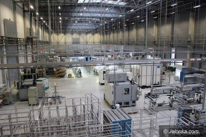 Jelenia Góra: Draexlmaier wstrzymuje produkcję i wspiera szpital