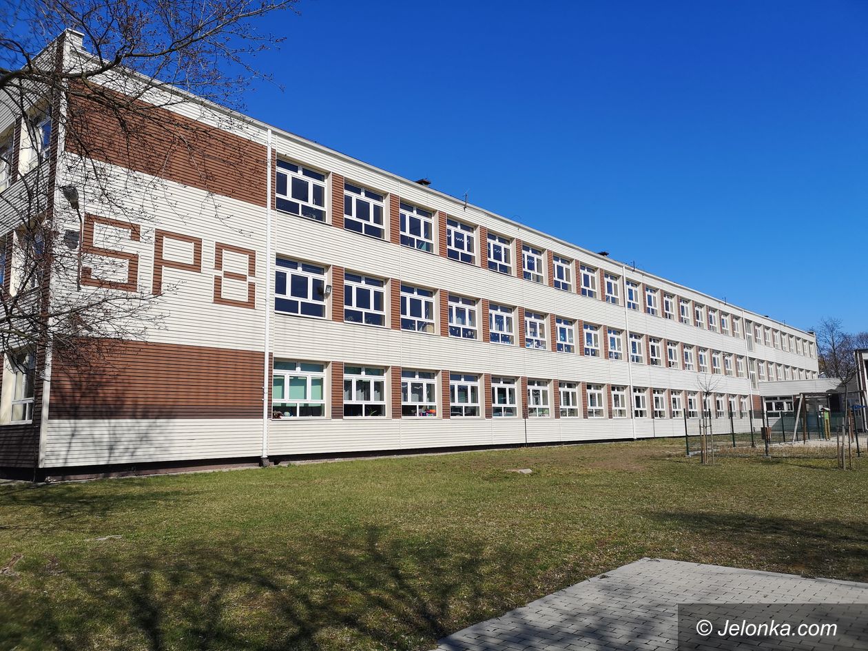 Jelenia Góra: Hala przy SP 8 – korzystne oferty!