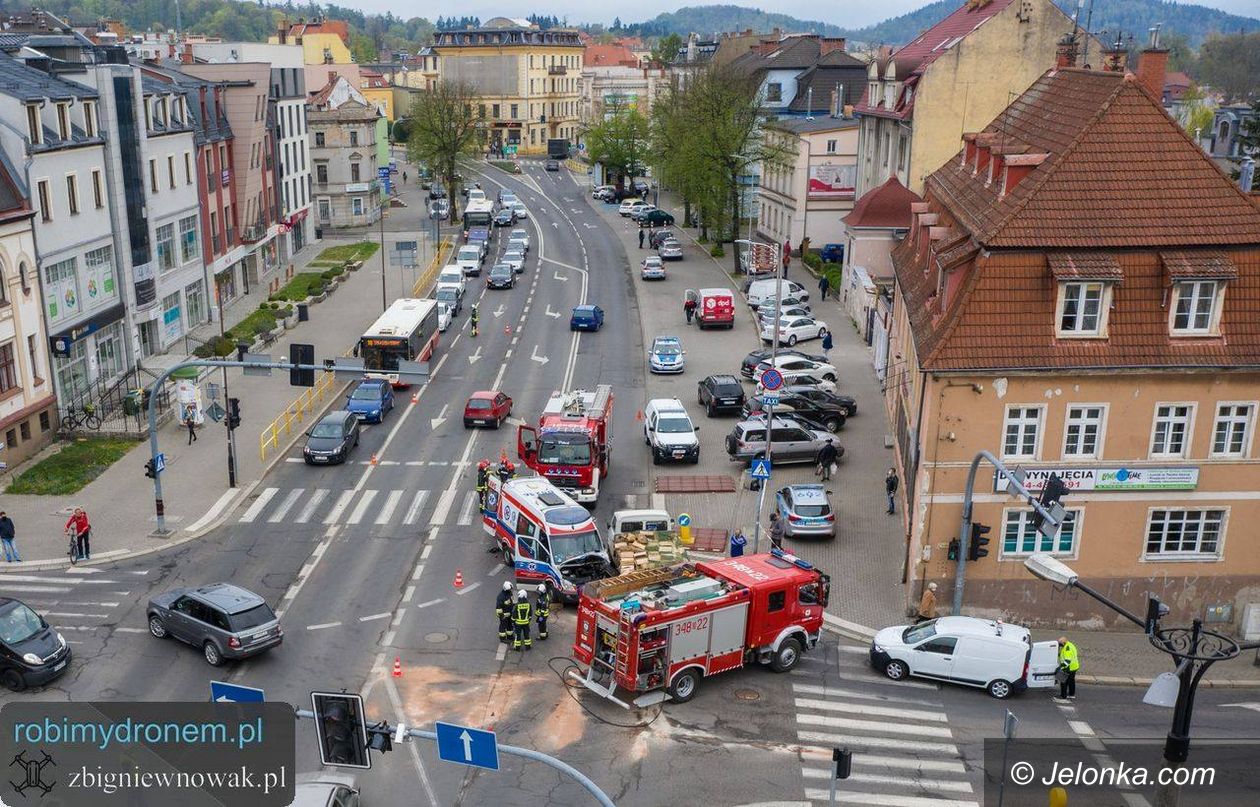 Jelenia Góra: Kolizja z udziałem karetki