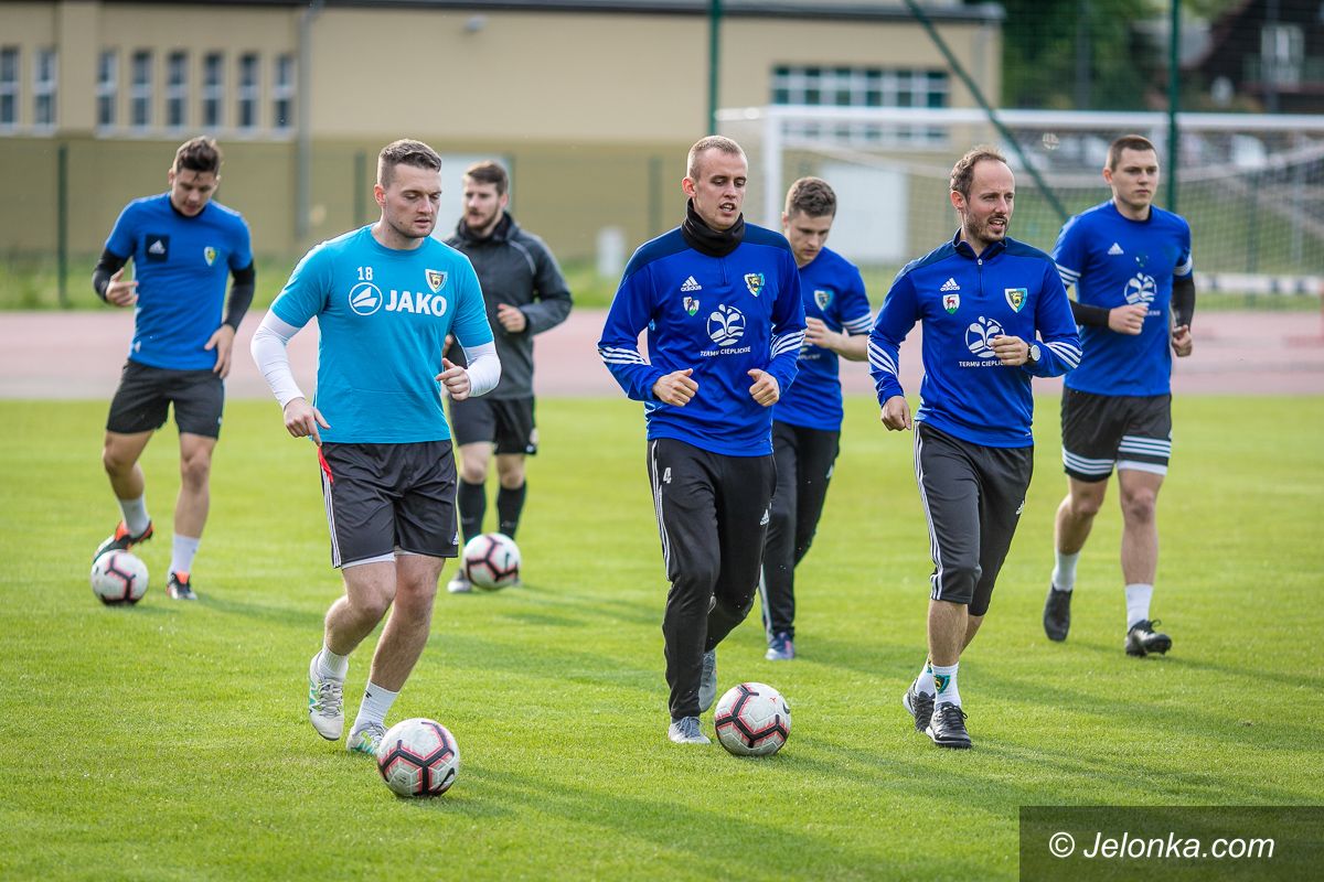 Jelenia Góra: Karkonosze trenują przy Złotniczej