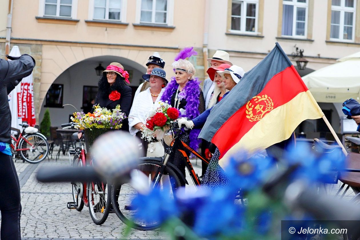 Jelenia Góra: Wyjątkowa Rowerowa Parada Retro