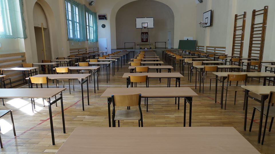 Lwówek Śląski: Wizyta władz Powiatu Lwóweckiego w szkołach powiatu