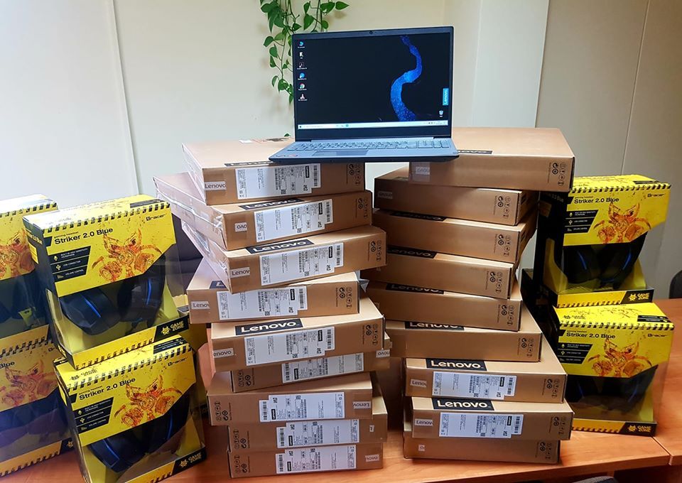 Czarny Bór: Laptopy w prezencie dla uczniów