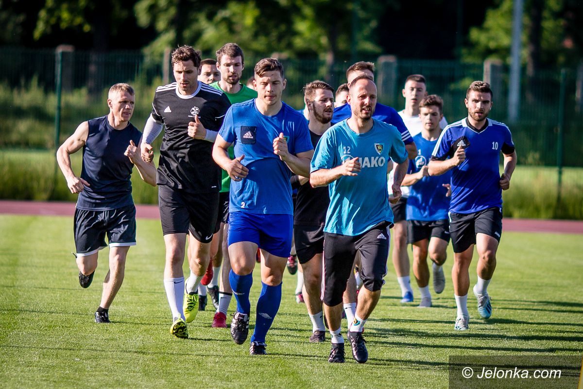 Jelenia Góra: Trening Karkonoszy z nowymi twarzami