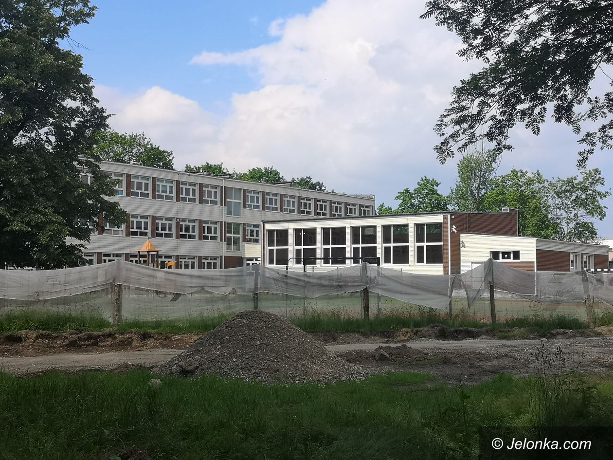 Jelenia Góra: Budują halę przy SP 8