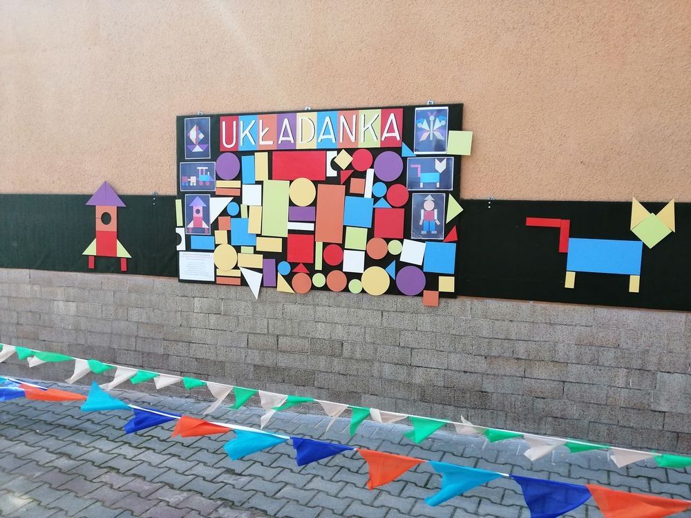 Piechowice: Układanka na budynku ośrodka kultury
