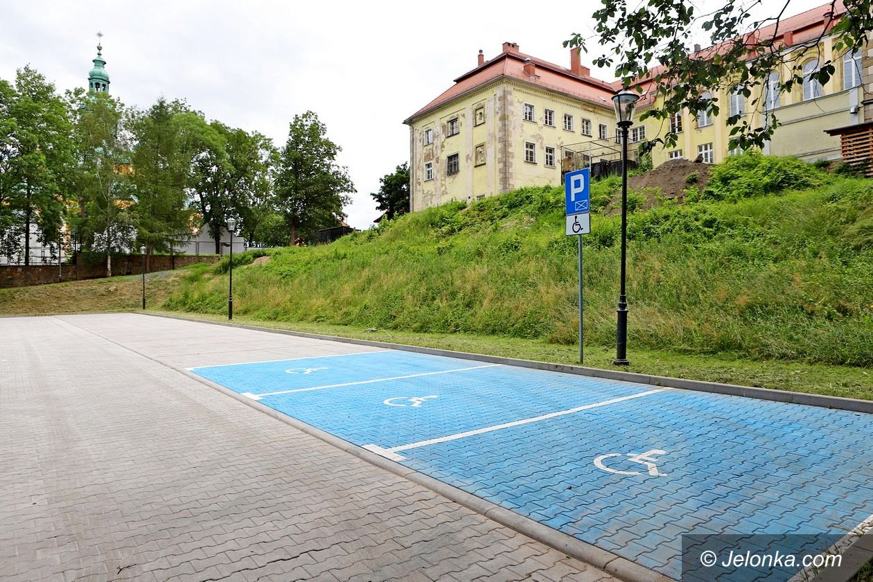 Jelenia Góra: Przy Handlówce z darmowym parkingiem