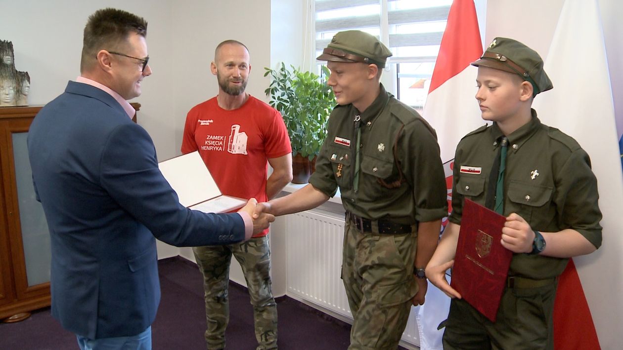 Jelenia Góra: Starosta wyróżnił dwóch nastoletnich harcerzy