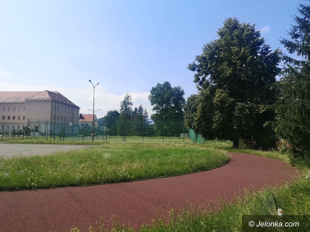 Jelenia Góra: Poprawią bazę sportową i rekreacyjną przy SP 10