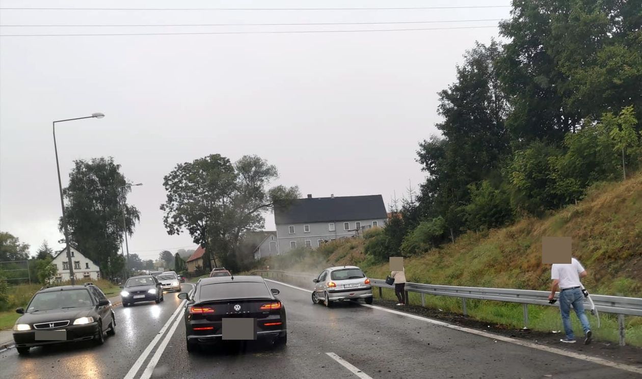 Kaczorów: Uderzył autem w barierę