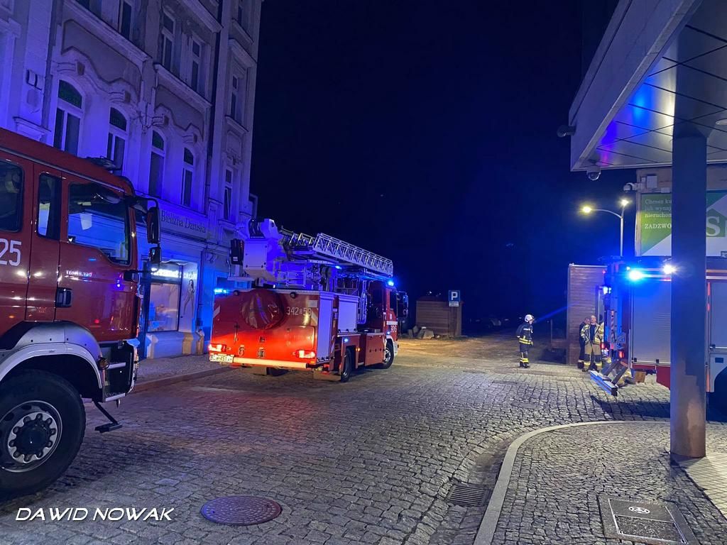 Jelenia Góra: Interwencja służb przy Galerii Grodzkiej