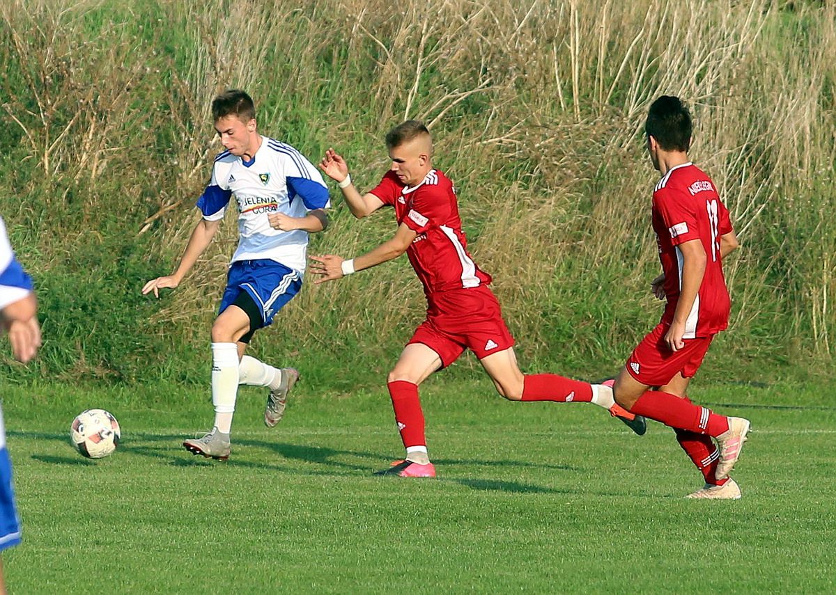 Legnica: Zaległy hit kolejki dla Miedzi