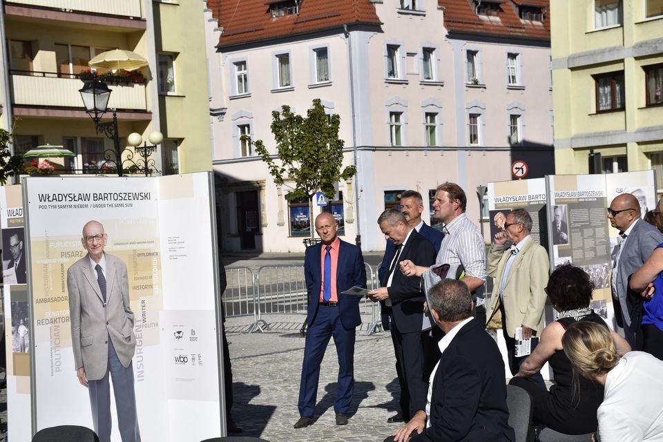 Lwówek Śląski: Pod tym samym niebem