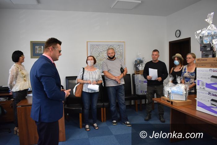 Powiat: Kolejne komputery dla rodzin zastępczych