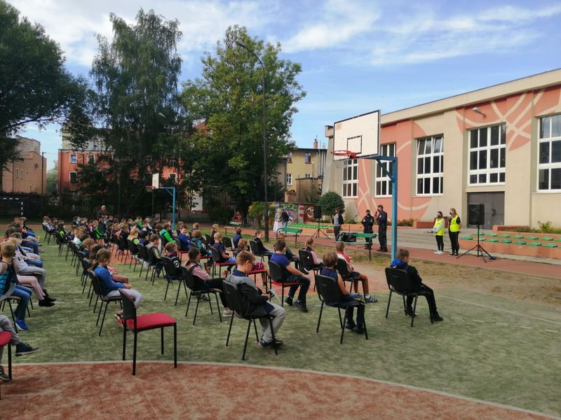 Jelenia Góra: O zagrożeniach – rozmowa w SP 2