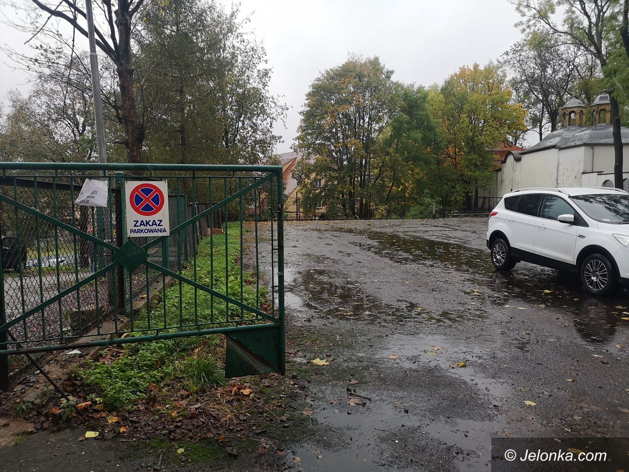 Jelenia Góra: Boisko dla Handlówki?