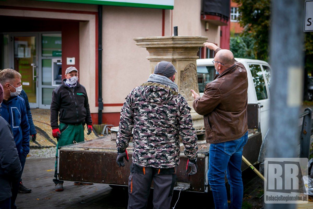 Kamienna Góra: Nepomucen już stoi