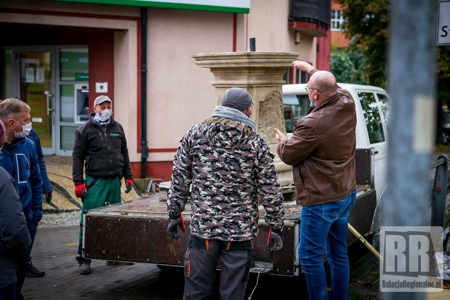 Kamienna Góra: Nepomucen już stoi