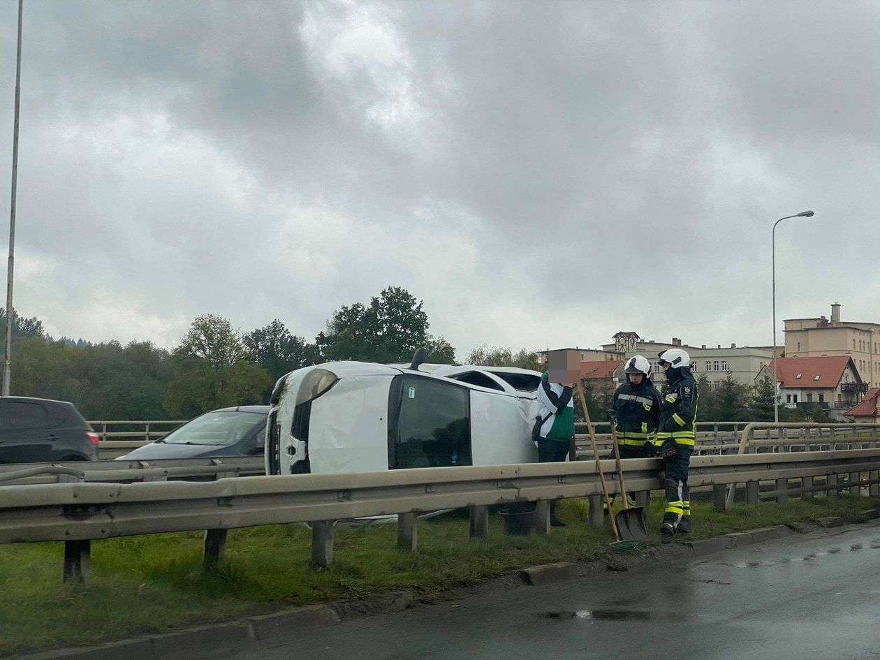 Jelenia Góra: Auto wypadło z drogi
