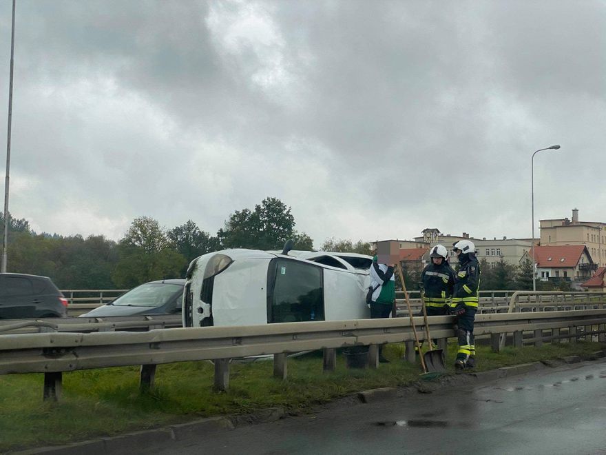 Jelenia Góra: Auto wypadło z drogi