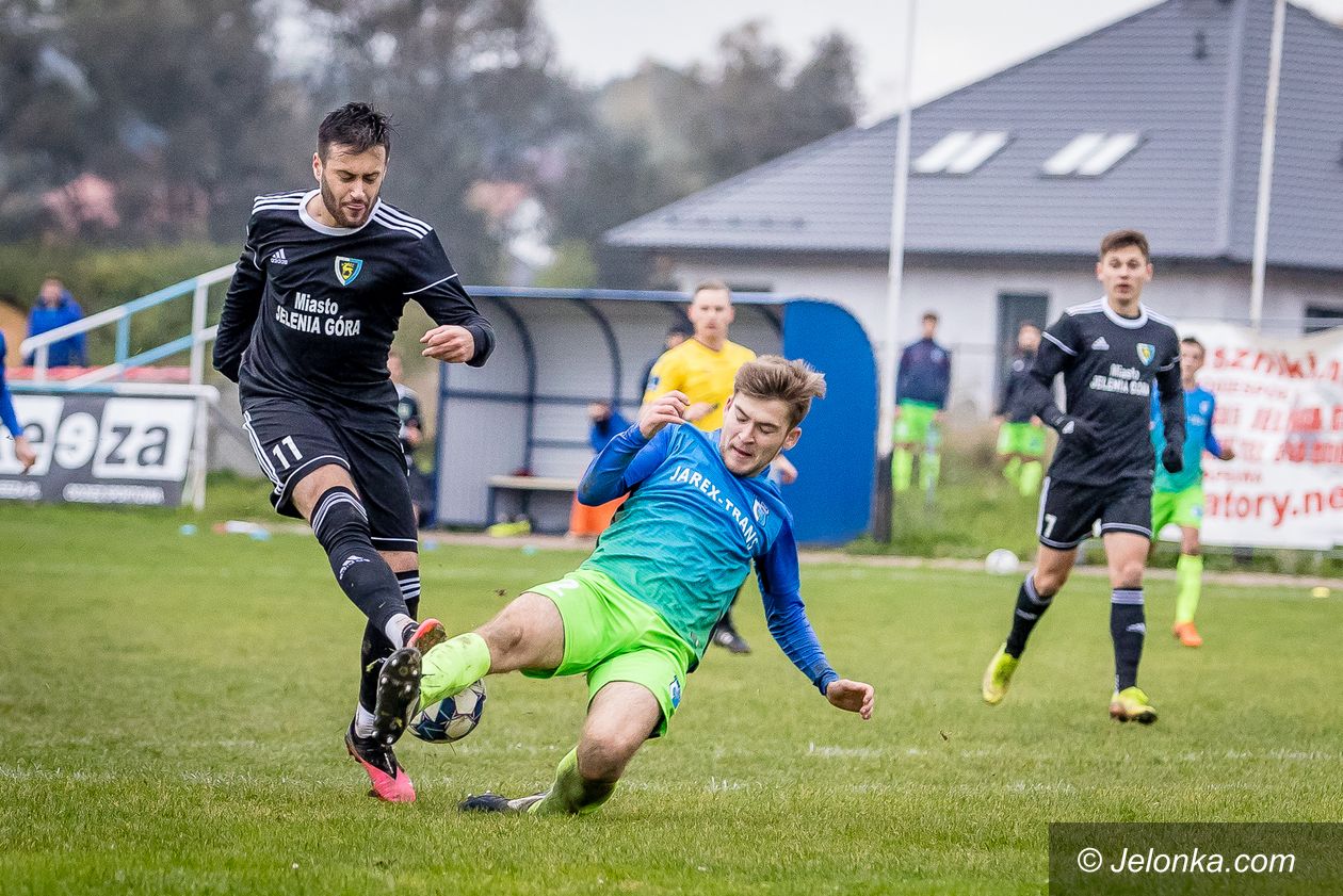 Jeżów Sudecki: Derby dla Karkonoszy, ale nie było łatwo