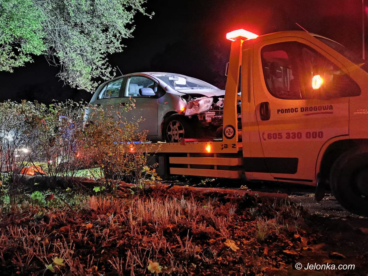 Jelenia Góra: Wjechał toyotą w latarnię