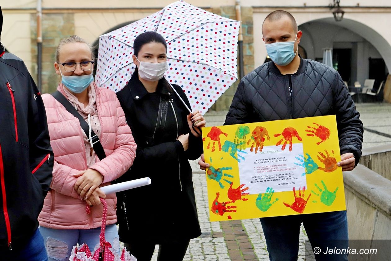 Jelenia Góra: Rodzice przedszkolaków domagają się spotkania z prezydentem