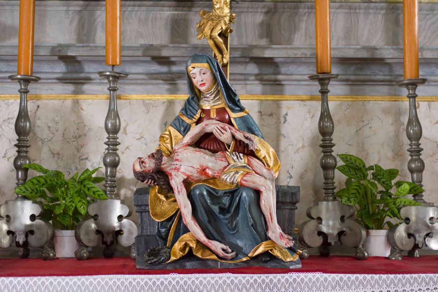 Krzeszów: Pieta już po remoncie