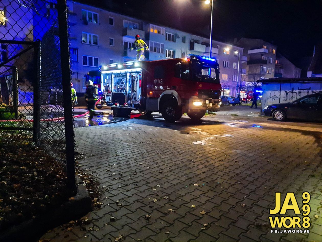 Jawor: Paliły się magazyny