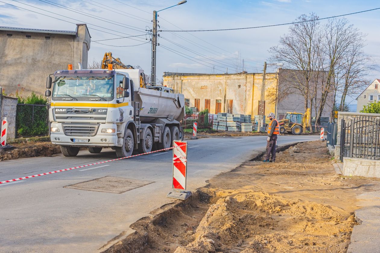 Jawor: Trwa remont chodników
