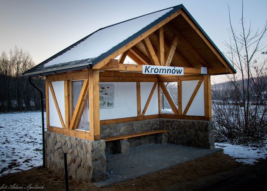 Stara Kamienica: Są nowe wiaty przystankowe