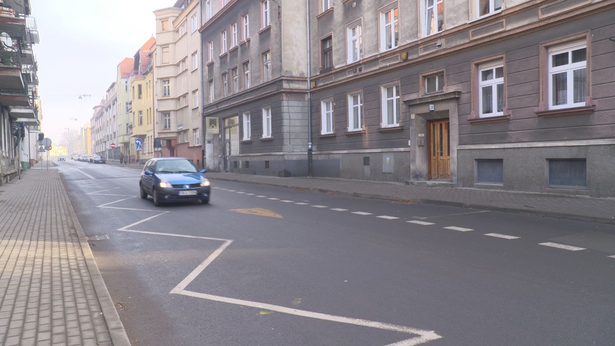 Jelenia Góra: Ostrzeżenie dla kierowców parkujących przy Okrzei