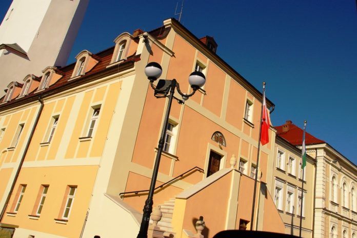 Mirsk: Ile, komu z budżetu